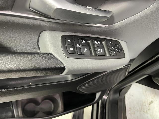 Photo of 2020 Diamond Black Crystal Pearlcoat RAM 1500