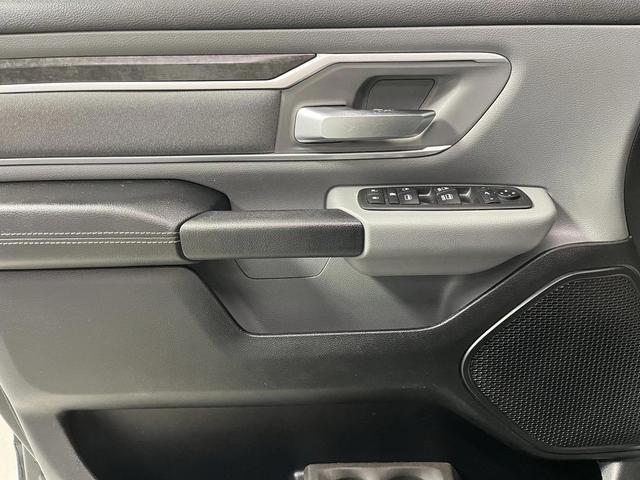 Photo of 2020 Diamond Black Crystal Pearlcoat RAM 1500