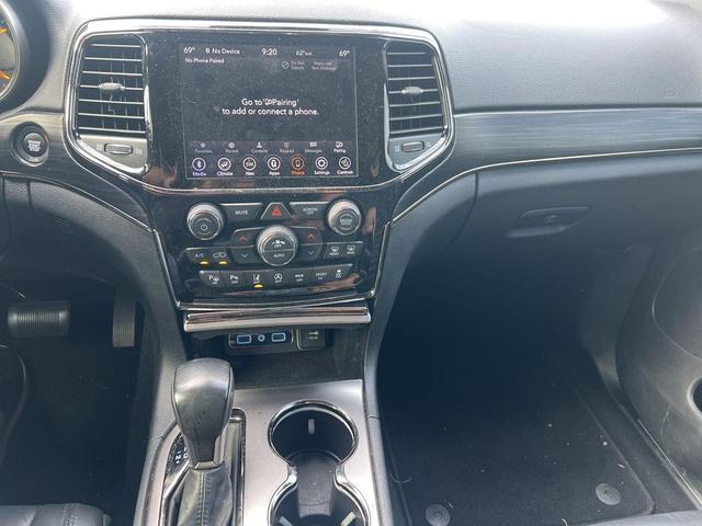 Photo of 2020 Diamond Black Crystal Pearlcoat Jeep Grand Cherokee