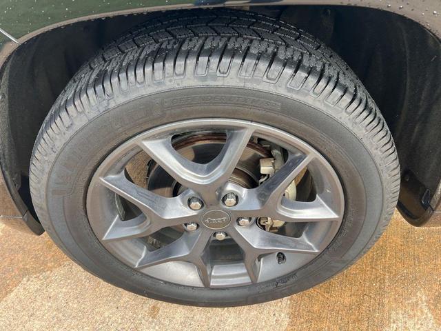 Photo of 2020 Diamond Black Crystal Pearlcoat Jeep Grand Cherokee