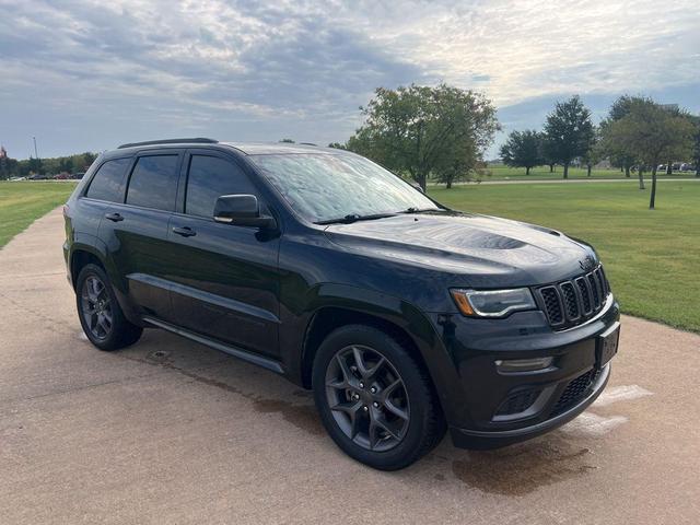 Photo of 2020 Diamond Black Crystal Pearlcoat Jeep Grand Cherokee