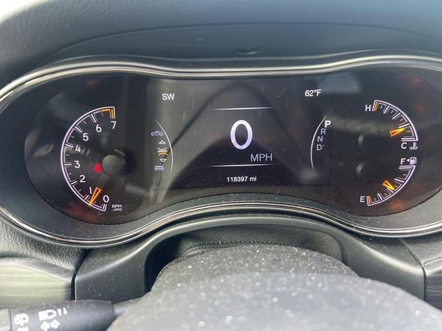 Photo of 2020 Diamond Black Crystal Pearlcoat Jeep Grand Cherokee