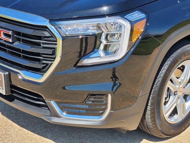 Photo of 2024 Ebony Twilight Metallic GMC Terrain