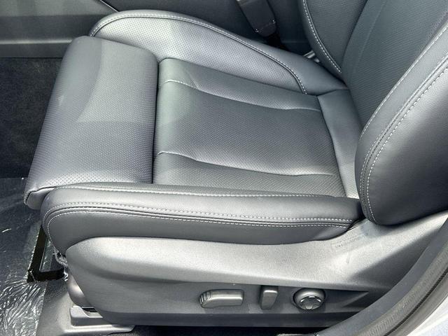 Photo of 2025 Ice Silver Metallic Subaru Outback