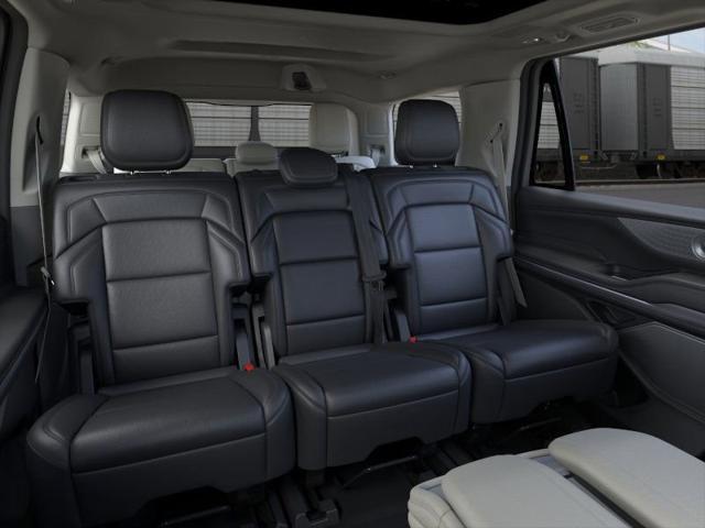 Photo of 2025 Flight Blue Metallic Clearcoat Lincoln Navigator