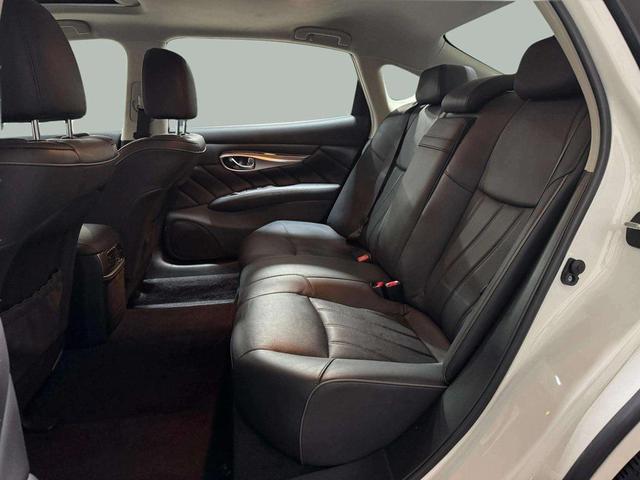 Photo of 2019 Majestic White INFINITI Q70L
