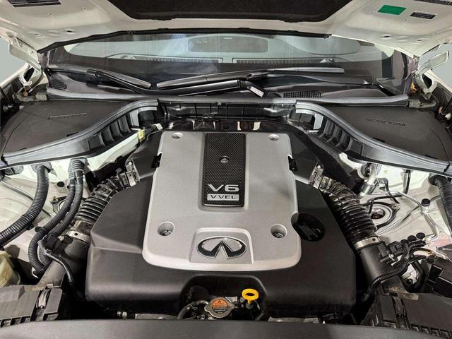 Photo of 2019 Majestic White INFINITI Q70L