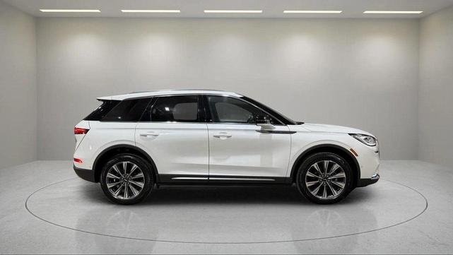 Photo of 2022 Pristine White Metallic Tri-Coat Lincoln Corsair