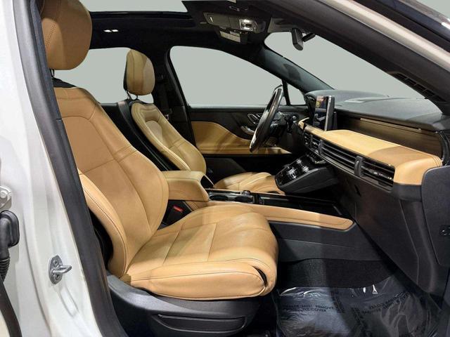 Photo of 2022 Pristine White Metallic Tri-Coat Lincoln Corsair