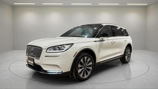 Photo of 2022 Pristine White Metallic Tri-Coat Lincoln Corsair