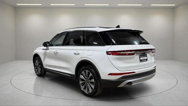 Photo of 2022 Pristine White Metallic Tri-Coat Lincoln Corsair