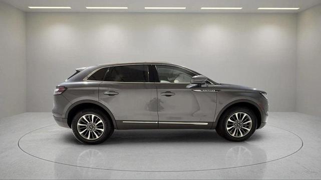Photo of 2022 Asher Gray Metallic Clearcoat Lincoln Nautilus