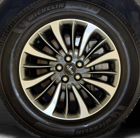 Photo of 2022 Asher Gray Metallic Clearcoat Lincoln Nautilus