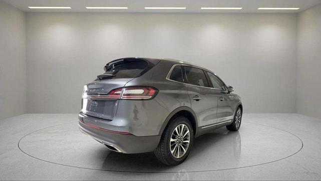 Photo of 2022 Asher Gray Metallic Clearcoat Lincoln Nautilus