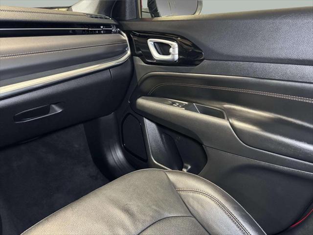 Photo of 2022 Redline Pearlcoat Jeep Compass