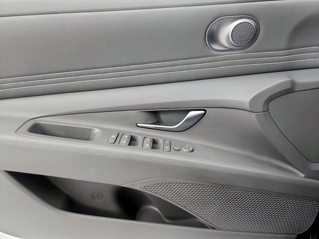 Photo of 2022 Black Hyundai ELANTRA