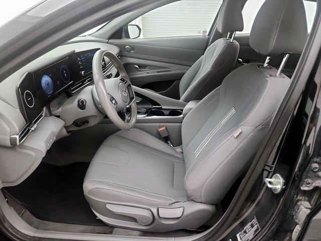 Photo of 2022 Black Hyundai ELANTRA