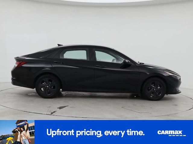 Photo of 2022 Black Hyundai ELANTRA