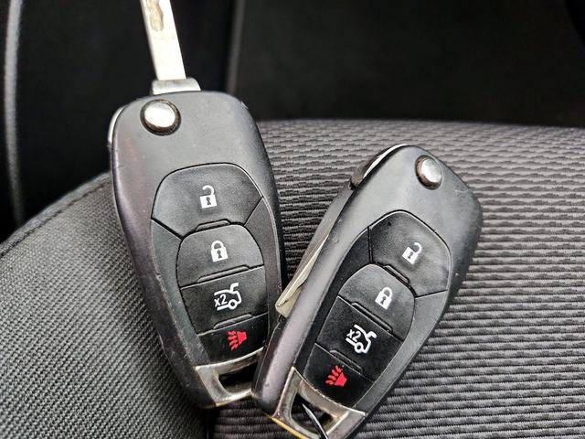 Photo of 2017 Gray Chevrolet Cruze