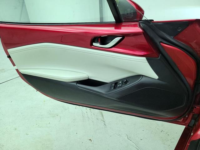 Photo of 2021 Red Mazda MX-5 Miata