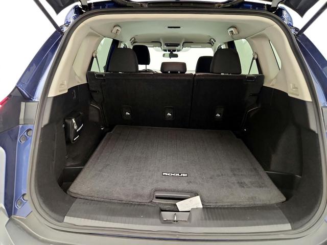 Photo of 2022 Blue Nissan Rogue