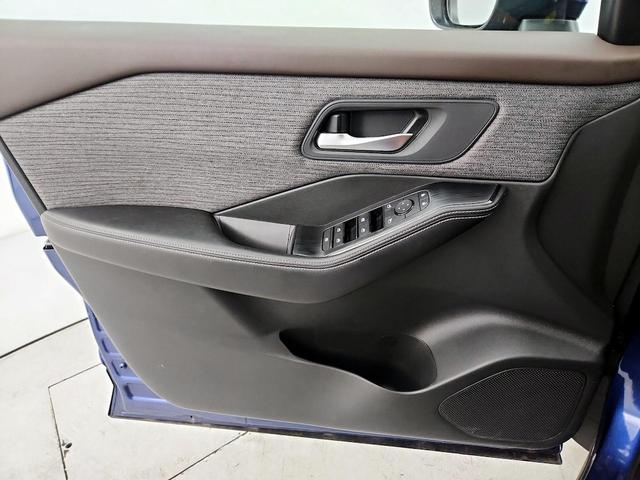 Photo of 2022 Blue Nissan Rogue