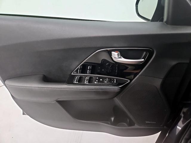 Photo of 2018 Gray Kia Niro