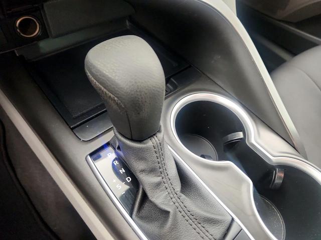 Photo of 2021 Silver Toyota Camry Hybrid