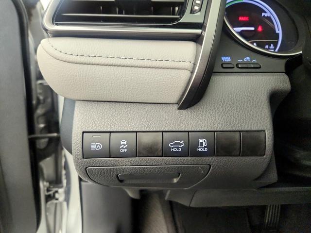 Photo of 2021 Silver Toyota Camry Hybrid