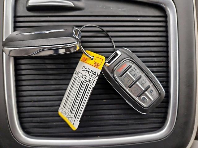 Photo of 2018 Silver Chrysler Pacifica Hybrid