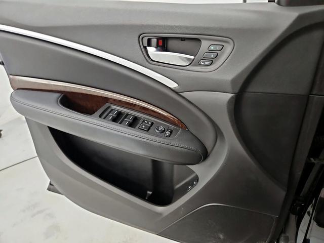 Photo of 2019 Black Acura MDX