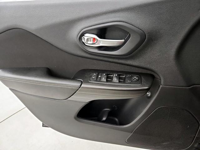Photo of 2015 Black Jeep Cherokee