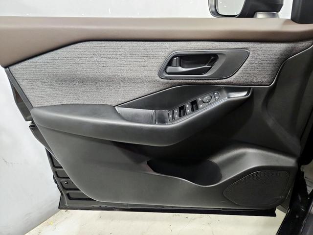 Photo of 2023 Black Nissan Rogue