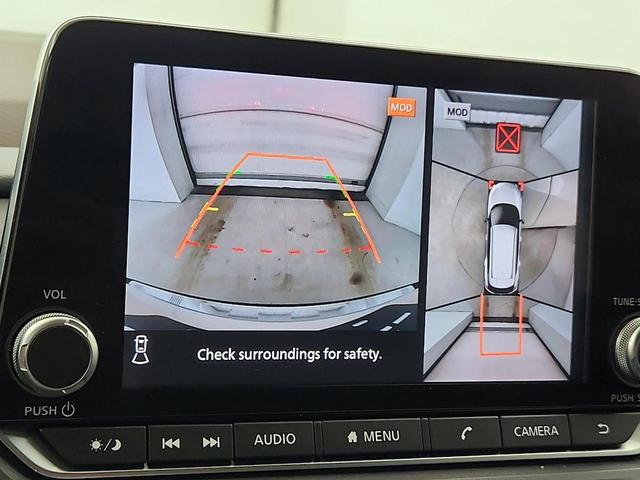 Photo of 2021 White Nissan Rogue