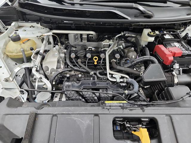 Photo of 2021 White Nissan Rogue