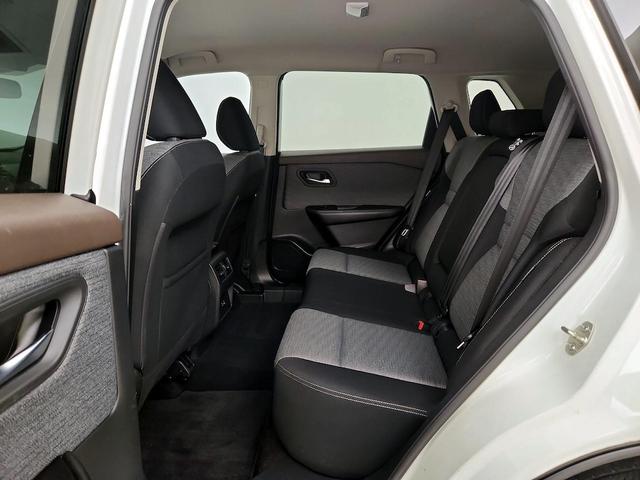 Photo of 2021 White Nissan Rogue