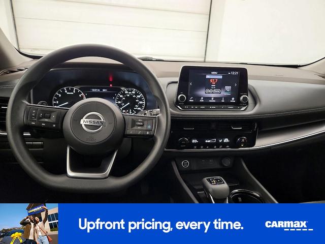 Photo of 2021 White Nissan Rogue
