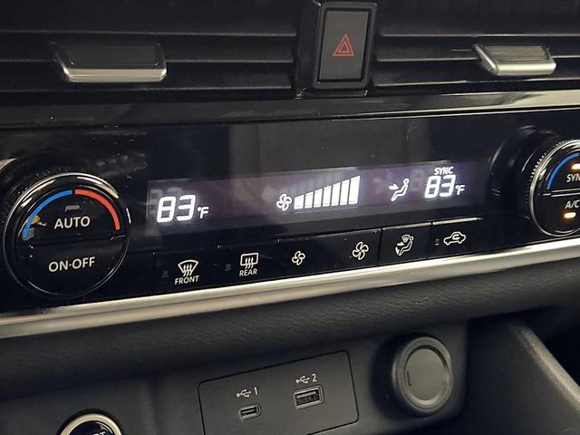 Photo of 2021 White Nissan Rogue
