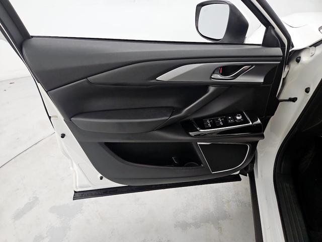 Photo of 2021 White Mazda CX-9