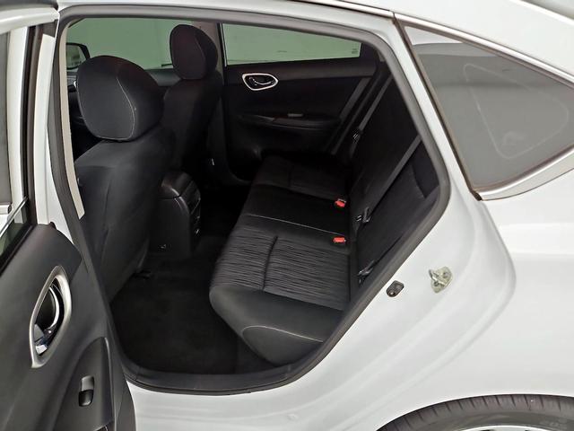 Photo of 2019 White Nissan Sentra