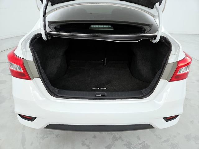 Photo of 2019 White Nissan Sentra
