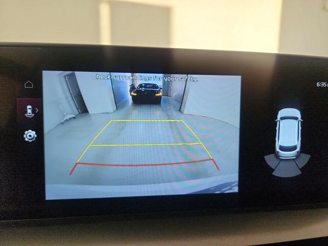 Photo of 2024 White Kia Telluride