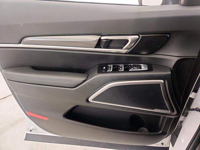 Photo of 2024 White Kia Telluride