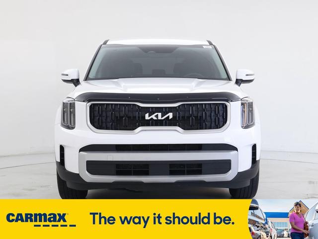 Photo of 2024 White Kia Telluride