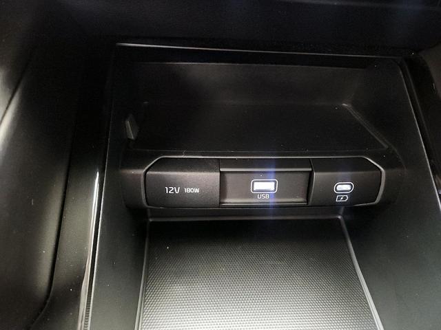 Photo of 2024 White Kia Telluride