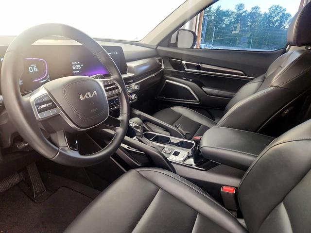 Photo of 2024 White Kia Telluride