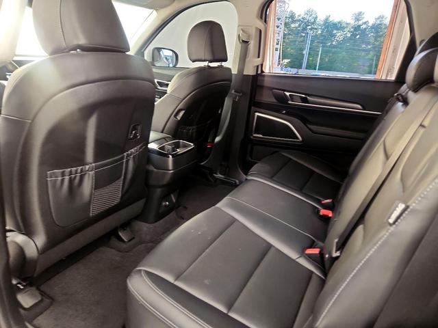Photo of 2024 White Kia Telluride