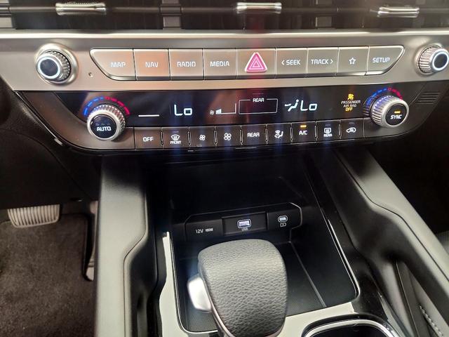 Photo of 2024 White Kia Telluride