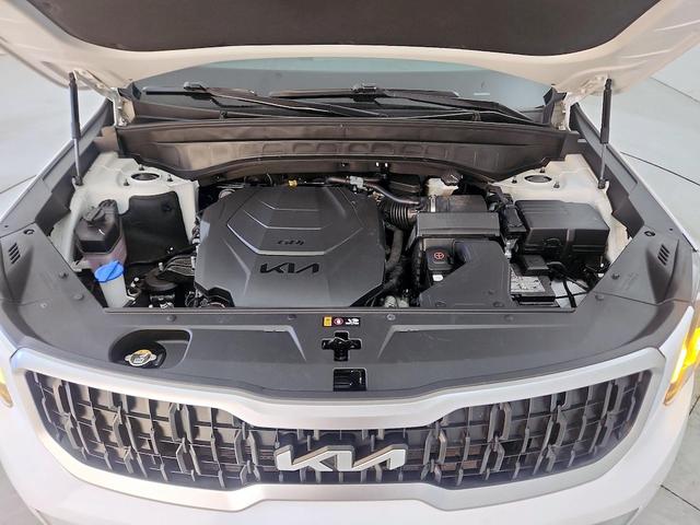 Photo of 2024 White Kia Telluride