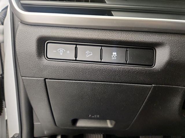 Photo of 2024 White Kia Telluride